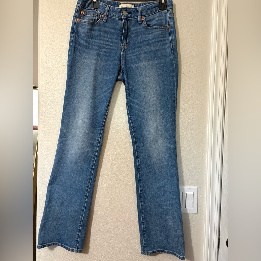 GAP Perfect Boot Jeans,‎ Medium Wash with Subtle Fading. High Rise. Size 27